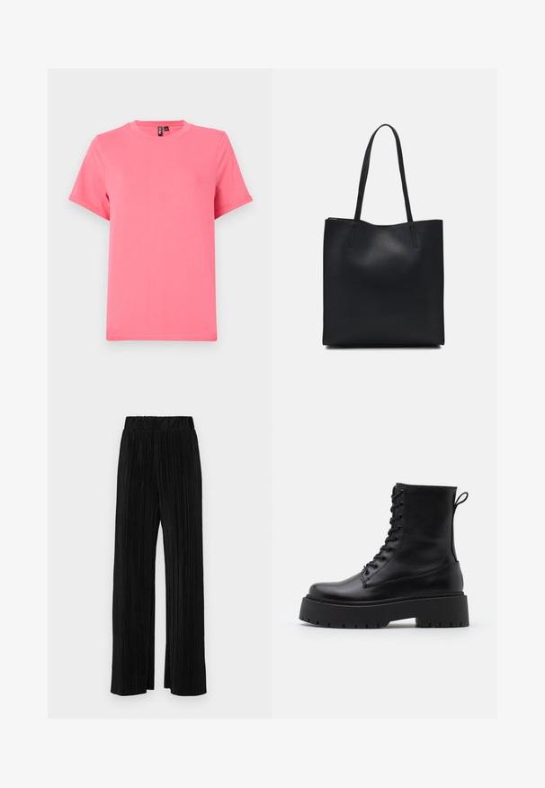 T-shirt rosa brilhante de manga curta, feita de algodão suave; possui um decote arredondado e um corte descontraído, com punhos de manga enrolados e uma textura suave.; Calças pregueadas pretas com uma cintura elástica. Apresentam pernas largas e um tecido liso, texturizado com riscas verticais.; Botas de couro pretas até ao tornozelo, com bico redondo, atacador na frente e uma sola de borracha espessa com um padrão texturizado. Alça na parte de trás.; Bolsa tote preta em couro com textura lisa, forma retangular e duas alças longas. Sem hardware ou enfeites visíveis.