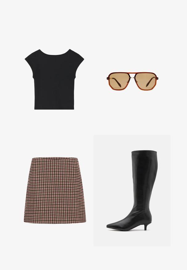 Schwarzes kurz geschnittenes Top mit kurzen Kappenärmel, runder Halsauschnitt und glatter Stoffoberfläche, das ein schlichtes Design ohne Muster oder Verzierungen aufweist.; Ein rot-weißer kariert Minirock mit geradem Schnitt und strukturiertem Stoff. Keine sichtbaren Verschlüsse oder Verzierungen.; RAID ALPINE - Stiefel - black; Braune achteckige Sonnenbrille mit einem transparenten, bernsteinfarbenen Rahmen und braun getönten Gläsern. Verfügt über eine Metallverzierung am Steg und schlanke Bügel.; Schwarze Tragetasche aus Canvas, mit weißem Text "SAM SøE" auf beiden Seiten bedruckt. Rechteckige Form mit robusten Griffen und matter Oberfläche.