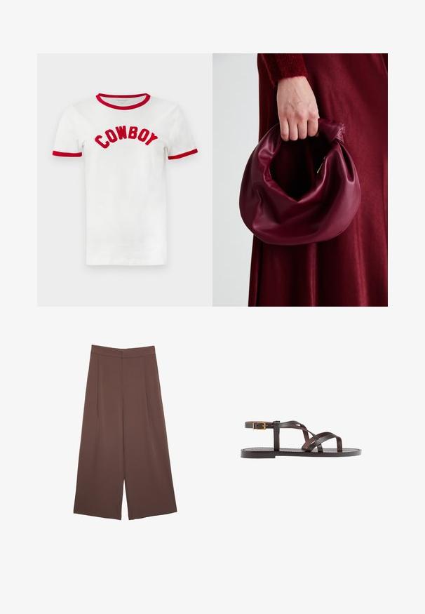 Biała bawełniana koszulka z czerwoną obwódką przy szyi i rękawach. Na piersi haftowane, pogrubione litery "COWBOY" w kolorze czerwonym.; Brązowe spodnie o szerokich nogawkach z gładką fakturą, z wysokim stanem i plisami z przodu. Materiał jest lekki i luźno opada.; Brązowe skórzane sandały z krzyżującymi się paskami, zapięciem na klamrę przy kostce oraz płaską podeszwą z minimalnymi detalami szycia.; Bordowa skórzana torebka o miękkim, marszczonym wyglądzie i zaokrąglonym kształcie. Uchwyt jest zabezpieczony, co podkreśla gładką fakturę.