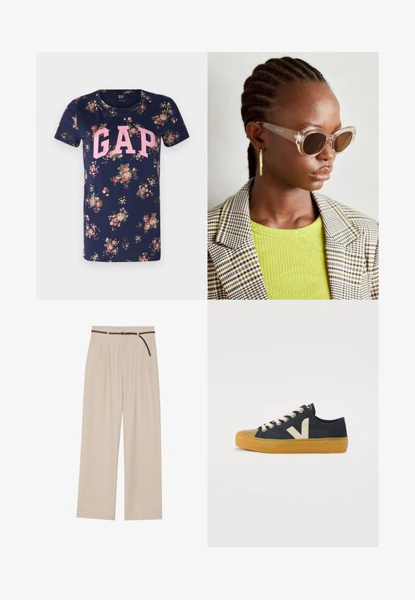 GAP TEE - Camiseta estampada - navy floral; Pantalones de pierna ancha beiges con pliegues, confeccionados en un tejido ligero, con un cinturón trenzado marrón y dobladillo recto.; Zapatillas bajas de mezclilla azul con cordones crema, una suela de goma amarilla y un logo "V" en contraste en el lateral.; Gafas de sol estilo cat-eye claras con lentes marrones y montura transparente. Modelo vistiendo una blusa verde de canalé y un blazer a cuadros. Pendientes hoop dorados.; Bolso tipo bucket metálico en plata con un acabado texturizado, adornado con un asa redonda plateada y cierre de cordón, sostenido contra unos jeans azul claro.