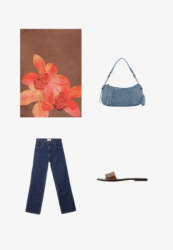 Jasně oranžový a růžový design orchidejí tištěný na hnědém textilním pozadí s viditelným prošíváním u dolního okraje.; Tmavě modré džíny rovného střihu s předními kapsami, poutky na opasek a zapínáním na knoflík.; Hnědé kožené skluzné sandály s plochou podrážkou, které mají široký pásek a bílé geometrické akcenty pro minimalistický design.; Džínová kabelka s zakřiveným tvarem, světle modré barvy, nastavitelným ramenním popruhem a malou odnímatelnou kapsičkou s metalickými akcenty.
