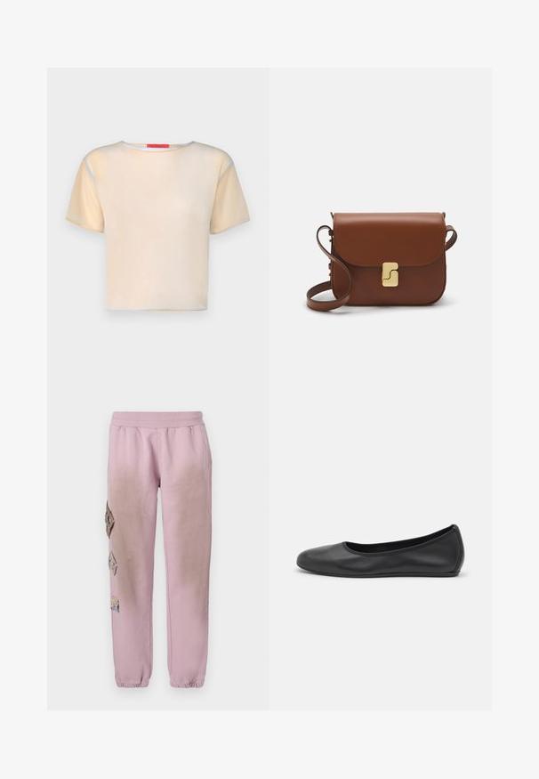 Maglietta a maniche corte di un beige chiaro con scollatura rotonda. Presenta dettagli blu e gialli lungo le maniche e l'orlo. Tessuto morbido e leggero.; Pantaloni della tuta rosa con vita elastica, caratterizzati da toppe decorative a forma di diamante sul lato sinistro e polsini elastici alle caviglie.; Pantofole da balletto nere in pelle con punta arrotondata, texture liscia, dettagli di cucitura minimi e design con suola flessibile.; Borsa a tracolla in pelle marrone con chiusura a pattina, hardware color oro, tracolla e una finitura liscia. Forma rettangolare compatta.