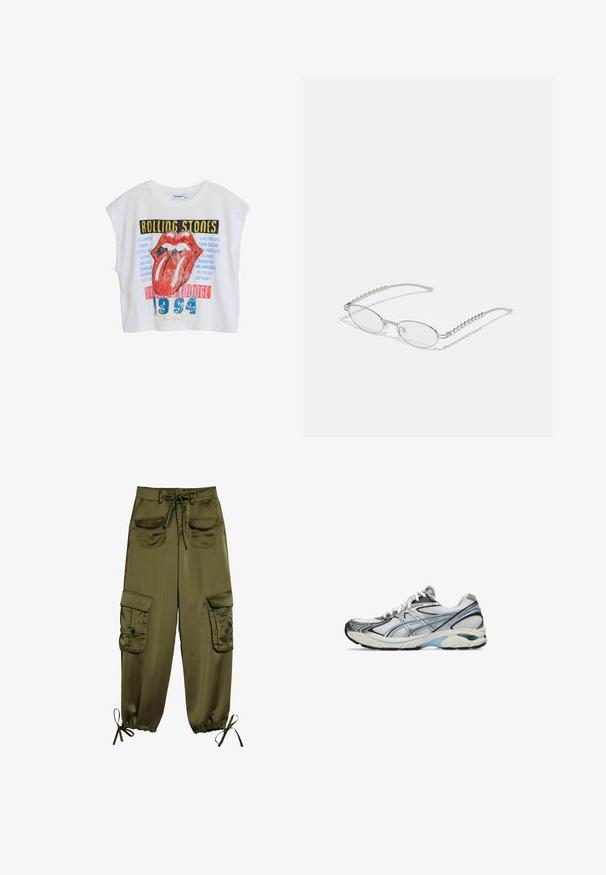 Witte cropped t-shirt met het graphic van de Rolling Stones, featuring rode lippen, stadsnamen en "1994" in het blauw, ontworpen met een relaxte pasvorm en kapmouwen.; Olijfgroene cargobroek van gladde stof, met twee voorzakken, een verstelbare tailleband en elastische boorden met touwtjes bij de enkels.; Hardloopschoen met een bovenwerk van mesh in wit en grijs, benadrukt door zwarte details en blauwe strepen. Dikke zool met rubberen grip. Lichtgewicht ontwerp.; Ovale brillen met een metallic zilveren montuur, heldere glazen en getextureerde kraalaccenten op de tempels. Lichtgewicht ontwerp met gebogen armen.