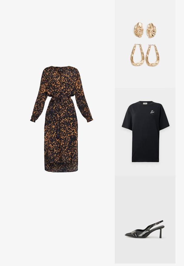 Svart t-skjorte med korte ermer laget av bomull. Har en hvit logo på venstre brystområde. Rund hals og løs passform. Enkelt tekstur.; Kjole med dyreprint i svart og oransje, lange ermer, v-hals, innsvingt midje med belte, flytende design, midilengde.; Sorte patentlær slingback-sko med spiss tå, ankelremmer med sølvspenner og detaljer, og en slank hæl.; Gullfarget metallisk håndveske med en strukturert design, glatt tekstur og justerbar stropp. Har en unik trekantet form og minimalistisk søm.; Gullfargede øredobber med teksturerte, bølgete former. Inkluderer skulpturelle klipsstuds og åpen hoop-design med en hamret finish.