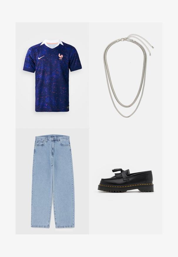 Mörkblå fotbollströja med strukturerad design, vit krage och orange hönsemblem. Har Nike-logotypen och kontrasterande färger.; Ljusblå denimjeans med rak bendesign, midjehög midja, fem fickor samt knapp- och dragkedjestängning.; Svart läderloafer med en tofsdetalj, med en kraftig svart sula och gul söm längs kanten. Strukturerad yta.; Tre-lager silvermetallhalsband med eleganta, flexibla kedjor med en svag glans, säkrad med ett kräftklämma och justerbar kedja.