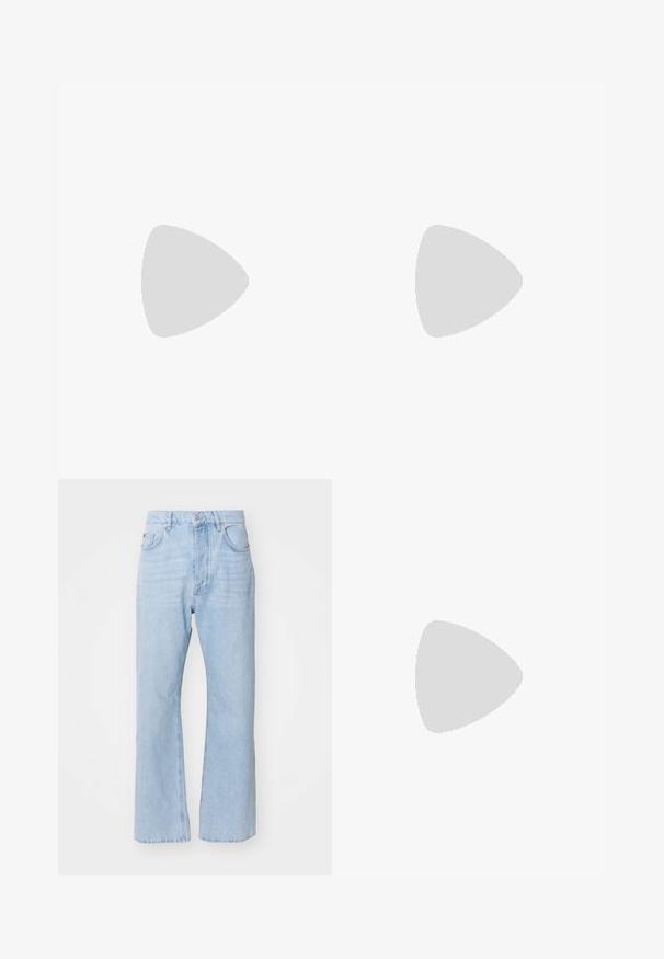 Camiseta raglán en tonos marrón y negro con cuello redondo, que presenta el texto "The Kayples" en blanca cursiva en el pecho. Textura suave.; Vaqueros de denim en un azul claro con un ajuste holgado, diseño de pierna recta, estilo clásico de cinco bolsillos y cierre de botón metálico.; Zapatilla baja de ante azul marino con suela blanca, cordones azul marino y logo de "Filling Pieces" en dorado en el lateral.; Gafas de sol negras con montura cuadrada de gran tamaño que presenta un patrón repetido del logo dorado "GG". Lentes grises con una textura suave.