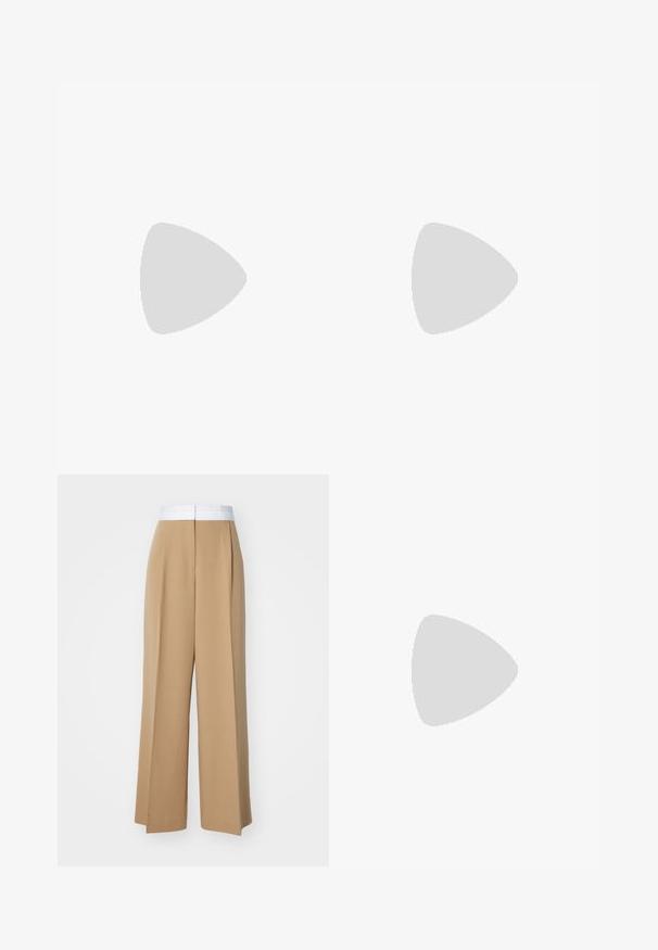 Filippa K TURTLENECK VEST - Top - mocha; Pantaloni a gamba larga in un tessuto marrone chiaro con una cintura bianca a contrasto. Presentano linee pulite e nessun motivo o decorazione visibile.; Scarpa slingback nera in pelle con punta affusolata, cinturini decorativi con occhielli metallici e tacco basso a blocco. Superficie testurizzata.; Borsa a tracolla nera in pelle con pattina pieghevole, tracolla in catena dorata e dettaglio con logo sul davanti. Texture liscia.