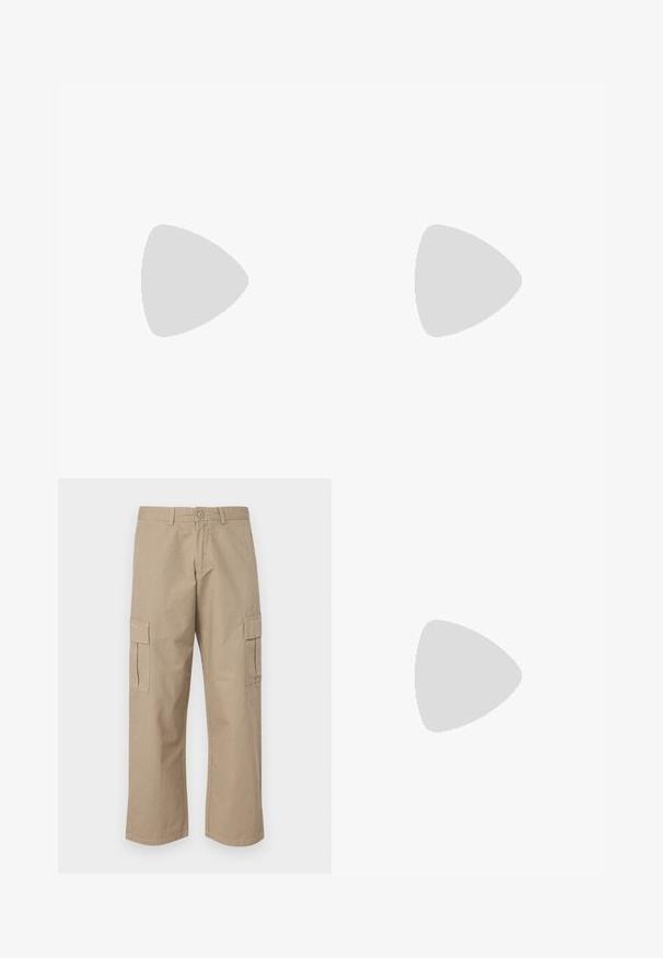 G-STAR BASE  - T-Shirt basic - rusty red; Beige Cargo-Hosen mit geradem Bein, ausgestattet mit zwei seitlichen Taschen und einem standardmäßigen Knopfverschluss in der Taille. Glattes Baumwollmaterial.; Weiße Sneaker mit schwarz- und grau-aczenten, ausgestattet mit einer strukturierten grauen Zehenkappe, schwarzer Gummi-Sohle und flachen weißen Schnürsenkeln. Sauberes Design, minimalistische Stil.; Schwarze Umhängetasche aus robustem Gewebe, mit einem verstellbaren Tragegurt, einem Reißverschluss-Hauptfach und einer Fronttasche.