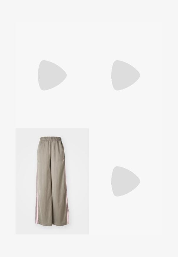 T-shirt rose rayé avec une épaule dénudée, arborant du texte graphique noir "Fly TANZBAR Obertattenbach – Birnbach" et trois bandes blanches sur les manches.; Pantalons larges vert olive clair avec des fines rayures verticales, taille élastique et rayures latérales roses. Un petit logo est présent sur la hanche.; Baskets blanches avec des accents beiges, arborant trois bandes, un embout rond et une semelle en gomme translucide. Matériaux en cuir lisse et en textile.; Lunettes de soleil aviateur avec des verres dégradés bleus, une monture en métal argenté et des accents décoratifs en forme d'étoile sur les verres. Design lisse et élégant.; Boucles d'oreilles en argent présentant deux formes en goutte d'eau et deux formes arrondies, toutes avec une surface polie et réfléchissante et une texture lisse.