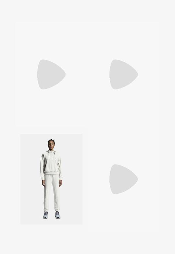 Crni rebrasti kratki top u kombinaciji s crnim šortsevima s elastičnim pojasom. Glatka tekstura, prilagođen dizajn, prikladno za aktivno nošenje.; Svijetlosmeđa dukserica s logom, u kombinaciji s odgovarajućim trenirkom. Mekani materijal, opušteni kroj, elastične manžete i reflektirajući detalji. Upareno s plavim sportskim cipelama.; Sive i bijele sportske cipele napravljene od mrežastih i sintetičkih materijala. Imaju podstavljenu đon, vezice i vidljivi logo sa strane.; Patagonia TERRAVIA MINI HIP PACK UNISEX - Pojasna torbica - black