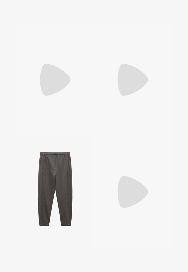 Pulover albastru, cu mâneci lungi și guler înalt, cu detalii cu șnur și un petic contrastant pe mâneca stângă. Material moale, texturat.; Pantaloni de jogging gri, confecționați dintr-un material moale, având un elastic la talie, buzunare laterale și un design cu picior îngustat.; Încălțăminte sport cu un superior din piele albă, vârf din suede gri și trei dungi negre. Prezintă un logo albastru pe limbă și o talpă din cauciuc texturat.; Arnette THEKIDD UNISEX - Ochelari de soare - black