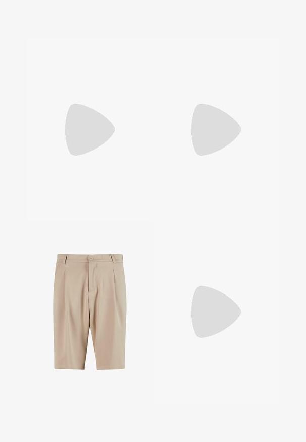 Schwarzes Langarmshirt aus weichem Baumwollmaterial. Mit rundem Halsausschnitt, überschnittenen Schultern sowie gerippten Ärmelbündchen und Saum. Sanfte Textur.; Beige maßgeschneiderte Shorts mit Falten, ausgestattet mit einem Knopfverschluss und klassischem Design. Glatte Textur, knielanger Schnitt und keine sichtbaren Taschen.; Gelbe Sportschuh mit schwarzen Akzenten, glatte Ledertextur, geschwungenes Design, runde Zehenpartie, flache weiße Sohle und auffällige Markenlogos an der Seite.; Schwarze Plastiksonnenbrille mit grünen Gläsern, quadratischen Rahmen, silbernem Akzent auf der Augenbraue und strukturierten Bügeln. Angegebene Marke auf dem inneren Bügel.