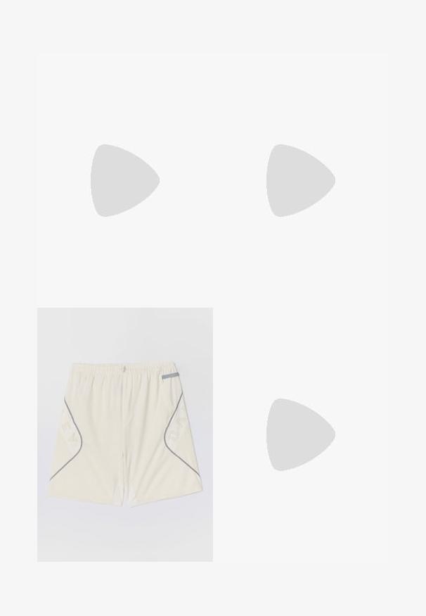 Svart langermet zip-up skjorte laget av lett stoff; har en rund krage og liten logo trykket på øvre venstre side.; Lys beige treningsshorts med elastisk midje, grå piping og sidelommer med et mønstrete design. Laget av pustende materiale.; Svarte sportssko med en kraftig såle, mesh- og syntetisk overdel, teksturerte detaljer og Vibram-merket på sålen.; Svarte rektangulære solbriller med mørke linser, bred ramme og slanke svarte armer. Har en logo på stengene. Glatt tekstur.