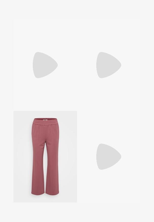 Valkoinen ribattu toppi, jossa on viininpunainen kontrastivärinen pyöreä pääntie ja kainalot; istuva malli, pehmeä tekstuuri ja minimalistic tyyli.; Istuvat, kevyet housut pölyisen vaaleanpunaisessa värissä. Ominaisuuksiin kuuluu joustava vyötärö ja leveät, suorat lahkeet. Pehmeää kangasta ilman näkyviä kuvioita.; Valkoiset korkeavartiset kangaskengät mustalla kumipohjalla, edessä kuminen varvasosa ja kuusi nauha-aukkoa, puhtaan minimalistisella muotoilulla.; Kultaketjut kullasta, joissa on sileä, kiiltävä pinta. Pyöreä muotoilu, jossa on pieni tappi ja kirkas taustalevy turvalliseen käyttöön.