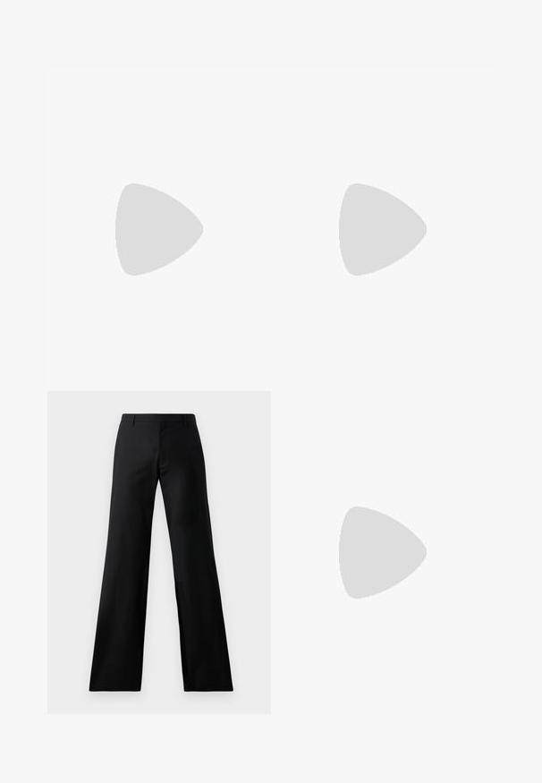 Čierna polo košeľa s dlhým rukávom, trojamatovým zapínaním, špicatým golierom a decentným logom "MK" na hrudi.; Čierne široké nohavice vyrobené z hladkej tkaniny. Majú stredne vysoký pás a predné skladanie, ktoré ponúkajú upravený siluetu.; Čierne kožené mokasíny s hladkou textúrou, zaoblenou špičkou a dekoračným pásikom cez priehlavok. Nízky vrstvený opätok, minimalistický dizajn.; Čierne obdĺžnikové slnečné okuliare s tmavými sklami, hrubým plastovým rámom, zlatými detailami na spánkoch a vygravírovaným logom značky na ramene.; Perlový náhrdelník so strieborným uzáverom. Obsahuje guľaté biele perly a výzdobný stredový prvok posiaty kamienkami.