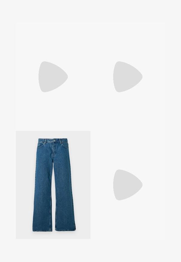 Juoda apkarpytas marškinėliai su trumpomis plačiomis rankovėmis. Ant rankovių yra baltos juostelės, o ant priekinės dalies - tekstas "Karl Lagerfeld Jeans" baltomis raidėmis. Pagaminta iš medvilnės.; Plačios kojų mėlynos džinsinės kelnės su klasikiniu penkių kišenių dizainu, turinčiu priekinį mygtuką ir užtrauktuką bei subtiliu nusidėvėjimo efektu.; Juoda oda laivų avalynė su apvaliu pirštu, raištelių priekiniu užsegimu, metalinėmis skylutėmis ir plokščiu padu. Yra nedidelis užvalkalas gale.; Juoda ir balta dryžuota rankinė su struktūrizuota forma, turinti viršutinę rankeną, nuimamą grandinėlės dirželį ir metalinį logotipo akcentą.