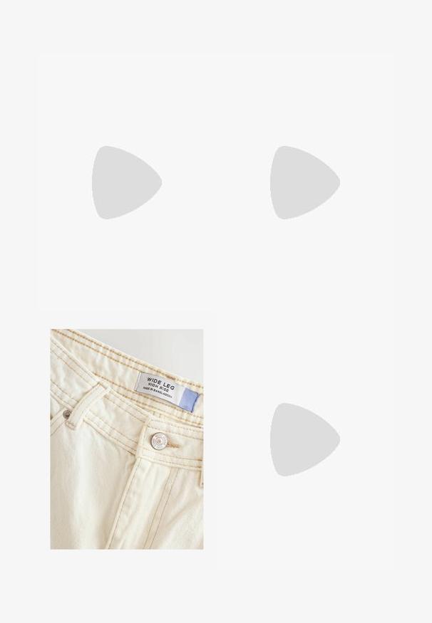 Raidat pitkähihaine toppi valkoisena ja laivastonsinisenä, jossa on venepääntie ja rento istuvuus. Valmistettu pehmeästä puuvillamateriaalista, jossa on ommellut reunat.; Korkeavyötäröiset, leveälahkeiset farkut, jotka on valmistettu pehmeästä, off-white-kankaasta. Ominaisuuksia ovat ommellut saumat sekä metallinen nappi, jossa on brändin yksityiskohtia ja etiketti.; Valkoiset matalapohjaiset lenkkarit nahasta ja microsuede-materiaalista, joissa on hopeinen Swoosh-logo, rei'itetty varvasosa ja teksturoitu kumipohja.; Käytännöllinen musta nahkaboksi, jossa on jämäkkä muotoilu, kaksinkertaiset yläkahvat ja irrotettava olkahihna. Sisältää teksturoitu pinta ja metallikoristeet.