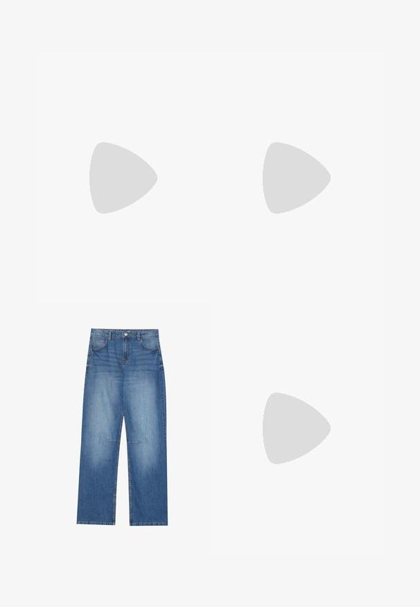 Grønn olivenfarget blondetopp med lysegrå kanter. Har et intrikat blomstermønster og justerbare spaghetti-stropper. Myk tekstur.; Lyseblå denimjeans med rett ben-design, fem lommer og subtil fading. Har knapp- og glidelås-lukking i midjen.; Sorte og grå treningssko har en mesh-overdel, tykke såler og snøring. De har en rund tå og synlige dempe detaljer.; Mørkeblå denimveske med en myk, slapp form, som har en hobo-stil håndtak og en teksturert overflate. Ingen synlige maskinvaredetaljer.