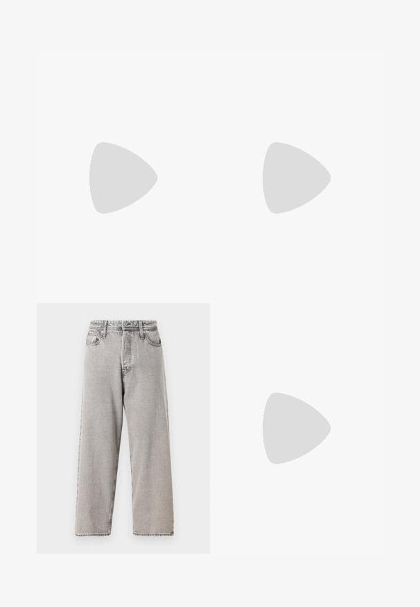 Balta medvilninė marškinė su trumpomis rankovėmis, su musturu saulės juodai kairėje krūtinės pusėje ir tekstu "NAVIguOKITE KOSMOSE" apačioje.; Platus džinsinis pilkos spalvos kelnes su išblukusiu audiniu, penkiomis kišenėmis, diržo kilpomis ir kontrastingomis siūlėmis. Lygi tekstūra ir tiesus kirpimas.; Juodas odinis sportinis batelis su baltais dryžiais, tekstūruota gumine padais ir raišteliais priekyje. Yra prekės ženklą žymintis etiketė ant liežuvio.; Akiniai nuo saulės su stačiakampiais, tamsiai pilkais lęšiais, sidabriniais metaliniais rėmeliais ir juodais plastikiniais galiukais. Lengvas dizainas su nosies pagalvėlėmis.