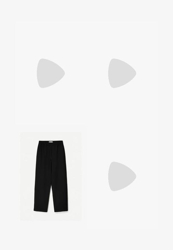 Witte polo met een gemêleerd patroon, ritssluiting en een geblokte kraaginterieur. Etiket leest "NEXT" met maat "M."; Zwarte, wijde broek van een lichtgewicht stof. Voorzien van een elastische tailleband en een soepele textuur. Geen zichtbare patronen of hardware.; Bruine en blauwe geruite wijde broek, gecombineerd met witte schoenen met zwarte accenten en een gestructureerde zool, gezet tegen een groene achtergrond.; Witte zonnebril met ronde montuur en donkere glazen. Heeft een gladde plastic structuur en een klein logo op de poot.