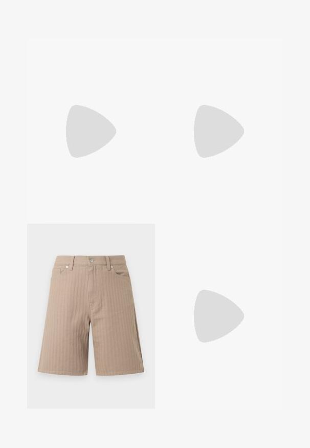 Juostuota trumpomis rankovėmis šviesiai rožinė ir balta marškinėliai, turi apvalų iškirpimą ir mažą žalią krokodilo logotipą krūtinėje.; Smėlio spalvos šortai iš tekstūruoto audinio su vertikaliomis juostelėmis, liemeniu su priekinėmis sagomis ir šoninėmis kišenėmis.; Balti odiniai sportbačiai su lygiu paviršiumi, apvaliu pirštu, plokščiomis raištelėmis ir struktūrizuota padu. Pilko zimšo akcentas ant kulno.; Juodas per petį nešiojamas krepšys, pagamintas iš patvarios medžiagos, su vienu reguliuojamu diržu, užtrauktuku užsidarančia pagrindine kišene ir priekyje esančia kišene.