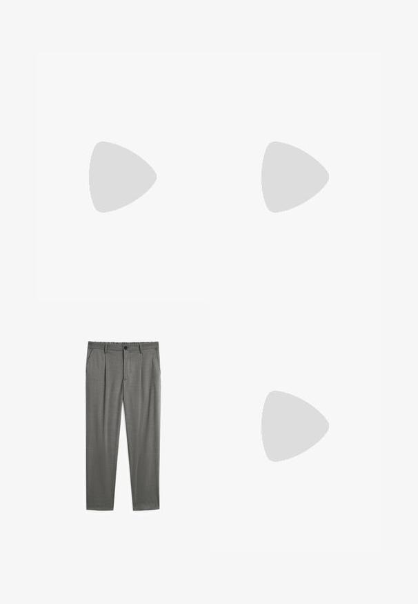 BOSS TEE - T-shirt basic - white; Pantaloni grigi con una texture liscia, caratterizzati da chiusura con bottone, vita elastica e due tasche laterali. Design sartoriale con pince.; Stivaletti Chelsea in pelle nera con pannelli laterali elasticizzati e suola in gomma testurizzata, abbinati a jeans in denim blu chiaro con risvolto.; Occhiali da sole in plastica nera con lenti verdi, montatura quadrata, dettaglio argento sulla parte superiore e steli con texture. Marchio indicato sulla parte interna dello stelo.