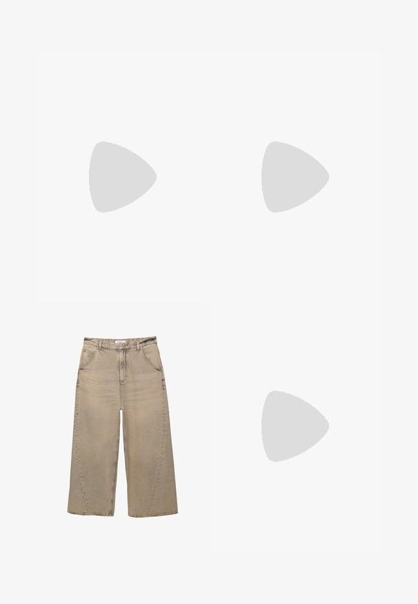 Beige t-paita lyhyillä hihoilla, joka on valmistettu kevyestä kankaasta; siinä on pyöreä pääntie ja hienovarainen rakenne suoran leikkaamisen helman kanssa.; PULL&BEAR MEGA BAGGY - Relaxed fit -farkut - light grey; Musta kumisaapas sandaali, jossa on teksturoitu thong-hihna ja yksinkertainen litteä pohja, esitetty sivustolta vaalealla taustalla.; Mustat muoviset aurinkolasit, joissa on vihreät linssit, neliönmuotoiset kehykset, hopeinen yksityiskohta kulmakarvojen kohdalla sekä tekstuuriset temppeleiden varret. Brändi ilmoitettu sisävarsissa.