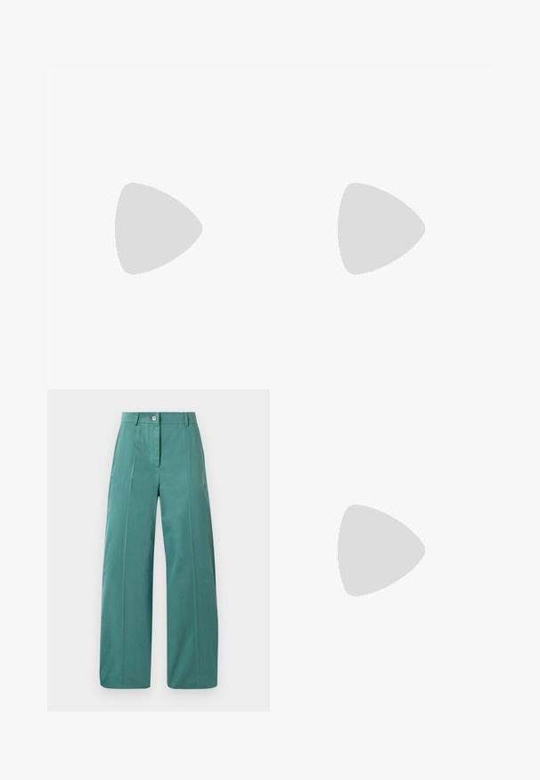 Camicia bianca a maniche lunghe con scollatura ondulata rossa. Presenta un piccolo ricamo di fragola verde e rossa sul davanti.; Pantaloni a gamba larga in tessuto teal morbido, con chiusura frontale a bottoni, pieghe nette e texture liscia. Design sartoriale con accentuazioni minime.; Sneaker caratterizzato da un mix di materiali crema, blu navy e suede, design con lacci, cuciture diagonali e suola in gomma con trazione.; Borsa a mano in pelle marrone con chiusura dorata e manico a catena corto dorato, caratterizzata da una morbida texture arricciata su sfondo bianco.