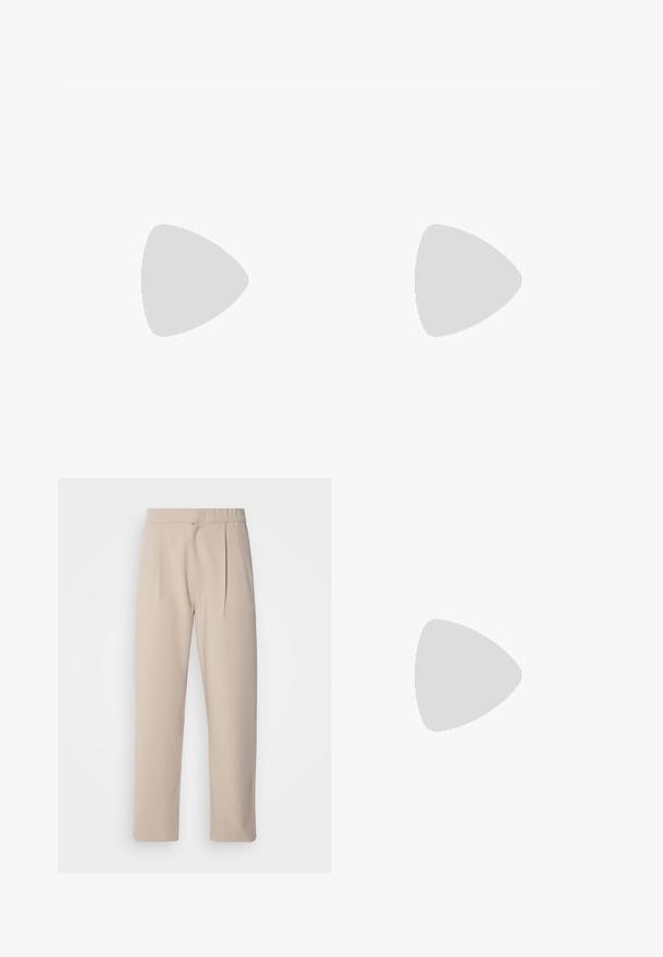 Tmavě zelené polo tričko z lehkého materiálu, které má tříknoflíkovou légu a vyšívané žluté logo ptáka na levé hrudi.; Beige pletené kalhoty vyrobené z měkké látky. Mají elastický pas, rovné nohavice a hladkou texturu. Bez kapes nebo zdobení.; Hnědé semišové kluče s hladkým povrchem a prošitými detaily; mají gumovou podrážku pro lepší přilnavost.; Černé a zlaté sluneční brýle se čtvercovým tvarem, kovovým rámem, tmavě šedými skly a černými koncovkami nožiček. Disponují designem s dvojitým mostem.
