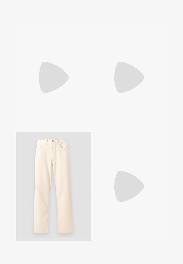 Tamsiai ruda trumpomis rankovėmis marškinėliai su apvaliu iškirpimu ir maža juodos ir baltos spalvos logotipo etikete kairėje krūtinės pusėje.; Šviesiai smėliniai džinsai su tiesiu sijonu, penkiomis kišenėmis ir priekiu užsegamu mygtuku. Siuvimo linijos matomos palei siūles.; Juodos odinės loafers, turinčios lygų paviršių, apvalią noselę ir dekoratyvinę juostą per priekinę dalį. Žemas krentantis kulnas, minimalistinis dizainas.; Kakavinės odos per petį maišas su užtrauktuku priekinėje kišenėje, reguliuojama dirželiu, akmens tekstūra ir iškilniu logotipu priekyje.