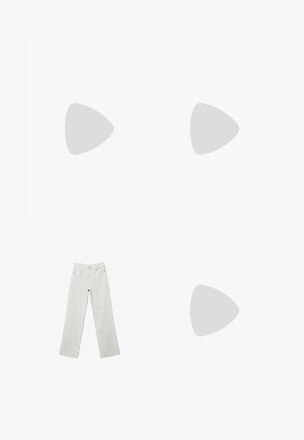 Futbalový dres Paris Saint-Germain v modrej farbe s červenými a bielymi geometrickými vzormi, s okrúhlym výstrihom, krátkymi rukávmi a logom na hrudi.; Biele denimové nohavice s širokými nohavicami a vysokým pásom, so strihom na päť vreciek a tónovou niťou. Zapínanie na gombík a zips. Hladká textura.; Hnedá kožená členková obuv so štvorcovým špičkou, krátkym blokovým podpätkom a dekoratívnym remienkom s prackou a strieborným kováním. Hladká textúra, jednoduchý dizajn.; Hnedo-krémová kravská koža cez plece s hladkým koženým remienkom, zipsovým uzáverom a mäkkým, textúrovaným povrchom s prírodným vzorom.