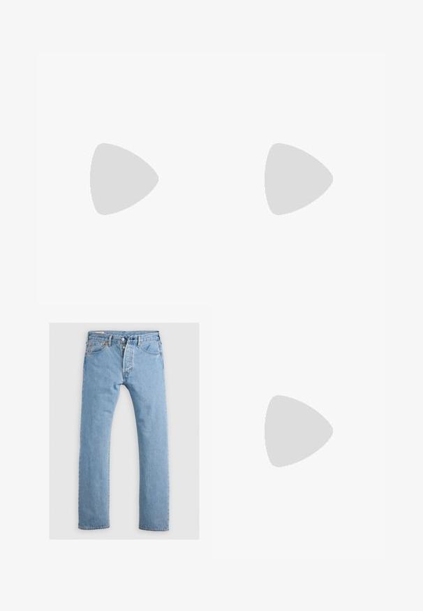 Dos camisetas de algodón blancas con mangas cortas y cuellos redondos, que presentan una textura suave y un diseño simple, apiladas en una disposición vertical.; Jeans de mezclilla de color azul claro, con un diseño de pierna recta, estilo de cinco bolsillos y remaches de tono cobre. La textura desgastada añade detalle.; Zapatillas de color beige claro, hechas de ante y materiales de tela, con tres rayas grises, acentos texturizados y una suela de goma marrón. Los cordones son blancos.; Gafas de sol negras de gran tamaño con lentes oscuros degradados, forma redonda y delgadas patillas de plástico negro. Branding sutil en la montura.