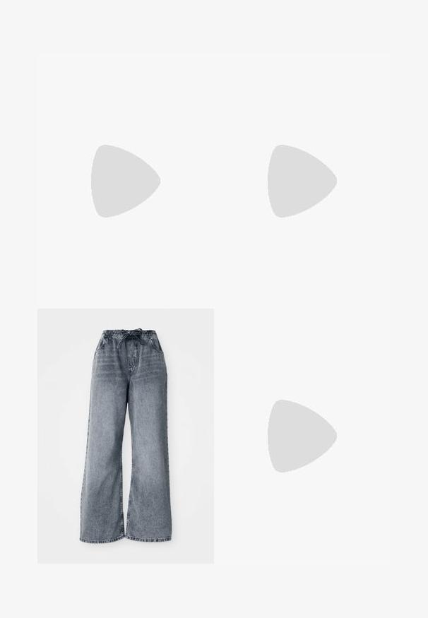 Črn dolg rokav skrajšan top iz rebraste teksture, ki se ponaša z širokim izrezom in prilegajočo silhueto, z diskretnim logotipom blagovne znamke.; Sive široke jeans hlače z elastiko v pasu, z vrvico za zapiranje in stranskimi žepi. V stiku izrabljen videz po vsej tkanini.; Kremne platnene superge z zlatimi luknjicami, teksturirano površino, zaobljenim nosom in debelim gumijastim podplatom. Minimalistična zasnova z diskretnim logotipom.; Srebrni obroči za ušesa z gladko, polirano površino. Krožna oblika, enakomerna širina, zasnovani za enostavno zapiranje. Preprosto in elegantno.