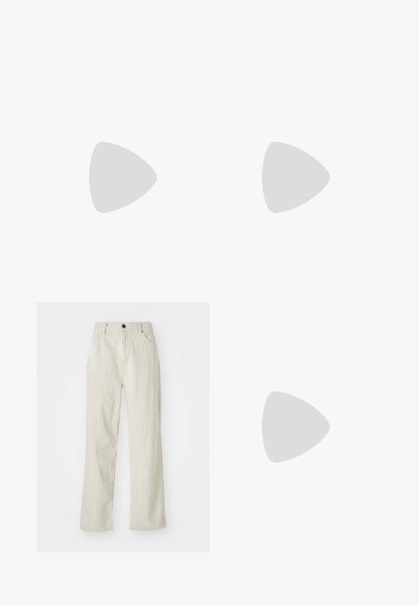 Kortærmet t-shirt lavet af bomuld, med en gradient fra lys creme til dyb blå, med en vertikal søm detalje og logo.; Beige stribede bukser med afslappet pasform, lavet af struktureret stof. Har en knaplukning og to fork pockets.; Hvide lædersneakers med en glat overflade, rund tå og minimalistisk design. Funktioner i beige nuancer på hælen og en gummisål.; Sorte solbriller med brune tonede linser; rektangulær form med en tyk ramme, herunder diskrete hardwaredetaljer på stængerne.