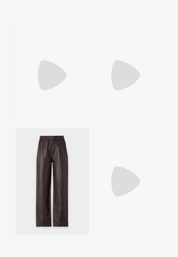 Tricou alb din bumbac, cu mâneci scurte, guler rotund, croială lejeră, textură netedă și fără modele sau accesorii vizibile.; Pantaloni largi din piele maro cu un tiv elastic și o textură netedă, având detalii cu cusături în față și în spate.; Botine negre până la glezne, cu o finisare din piele lucioasă, panouri elastice pe laterale, cârlige și o talpă groasă, texturată din cauciuc. Design voluminos, siluetă elegantă.; Geantă de mână din piele neagră cu un design cu partea superioară plisată, având două mânere scurte și o curea lungă ajustabilă. Textură netedă, formă rotunjită.