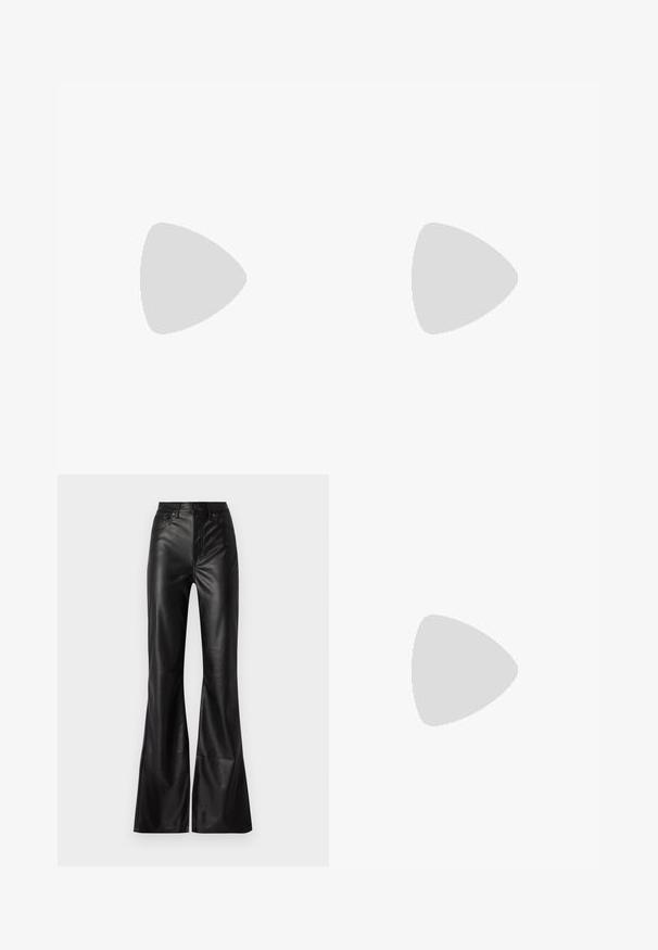 Levi's® EEFFORTLESS TEE - Tops ar garām piedurknēm - burgundy; Gap Tall Auduma bikses - black; Melni ādas potītēm zābaki ar apļveida purngalu, auklām priekšpusē un biezu gumijas zoli ar teksturētu protektoru. Velkšanas cilpa aizmugurē.; Melnas ādas pleca soma ar vairākiem kabatām, gludu tekstūru, rāvējslēdzējiem un regulējamu siksnu. Kompakta taisnstūra forma.; Zelta krāsas auskari gredzena formā, plāni un apaļi, ar gludu metāla apdari un bez rotājumiem vai zīmējumiem.