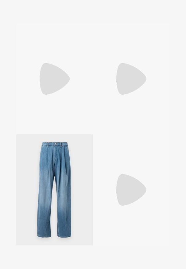 Camisole noire avec des fines bretelles, un décolleté en V et une bordure en dentelle le long du décolleté, fabriquée en tissu lisse et léger.; Pantalon en denim bleu clair avec des jambes larges et des plis sur le devant. Présente une fermeture à glissière et un bouton, des coutures contrastées et un design classique.; Sandale à talons hauts grise avec une texture lisse, comportant cinq lanières parallèles ornées de petites pierres décoratives et une fine bride de cheville.; Mini sac à main en sequins noirs avec une bandoulière texturée nouée et une chaîne argentée. Forme arrondie avec un haut froncé et des détails réfléchissants.