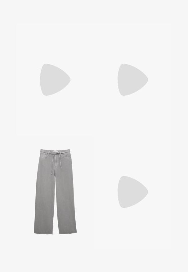 Haut blanc à manches courtes en dentelle, avec un col rond et une texture à motif avec un design à mailles ouvertes.; Pantalons en denim gris à jambes larges avec taille à cordon, dotés de poches avant et d'une texture douce, adaptés pour un style décontracté.; Chaussures à talons ouverts noires avec un bout pointu, finition brillante et un accent de nœud décoratif à l'avant. Semelle plate, design minimaliste.; Des lunettes de soleil écaille de tortue avec des montures angulaires, des verres gris et une finition lisse. Elles présentent un design géométrique audacieux et des branches épaisses.