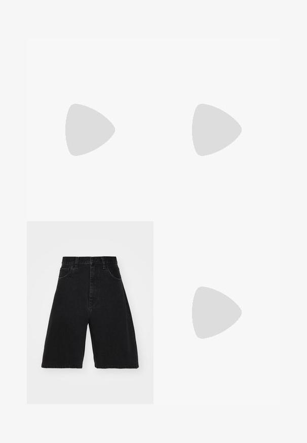 Hvit kortermet t-skjorte laget av bomull med rund hals-design. Glatt tekstur og rett snitt, uten mønstre eller detaljer.; Sorte denimshorts med høy midje, vid bendesign, med fem lommer og knappelukking. Jevn tekstur med minimal falming.; Sorte skinnloafers med en blank overflate, som har en klassisk pennystropp og en kraftig, robust såle for bedre grep.; Svart overdimensjonerte solbriller med ovale linser, glatt plastramme og gullakenter på bøylene. Mørke linser gir solbeskyttelse.