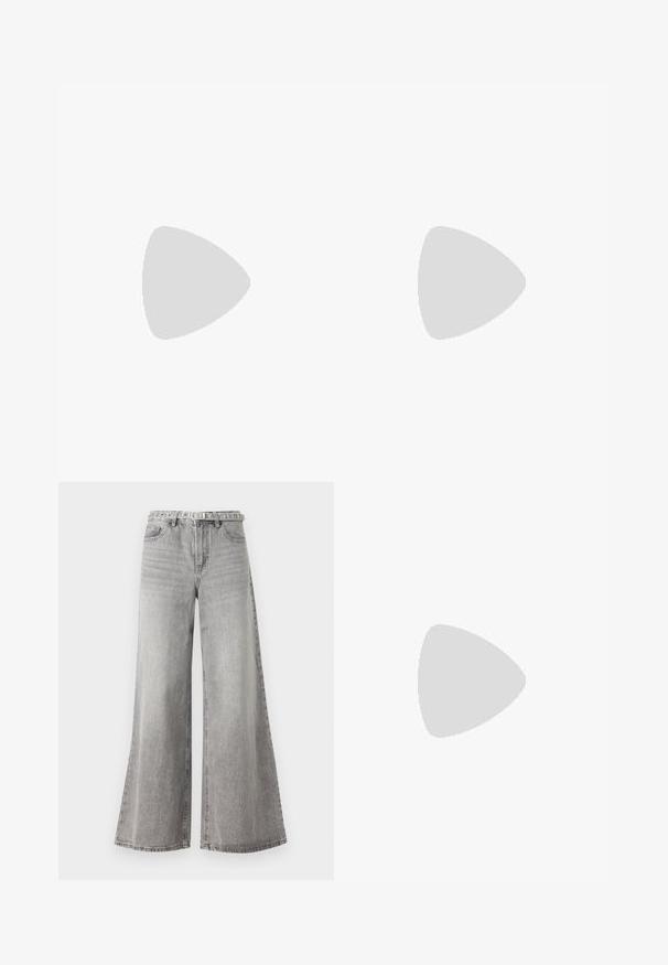 T-shirt rosa brillante a maniche corte in cotone, con taschino frontale e scollatura a girocollo. Texture liscia e vestibilità comoda.; Jeans in denim grigio a gamba larga con vita alta, caratterizzati da un classico design a cinque tasche e una cintura passante. Tessuto testurizzato.; Sandali con tacco in vernice nera, con punta squadrata, cinturini alla caviglia e fibbie in argento. Presentano un tacco a blocco spesso per maggiore stabilità.; Borsa tote in pelle nera con texture liscia, forma rettangolare e due manici lunghi. Nessun hardware o decorazione visibile.