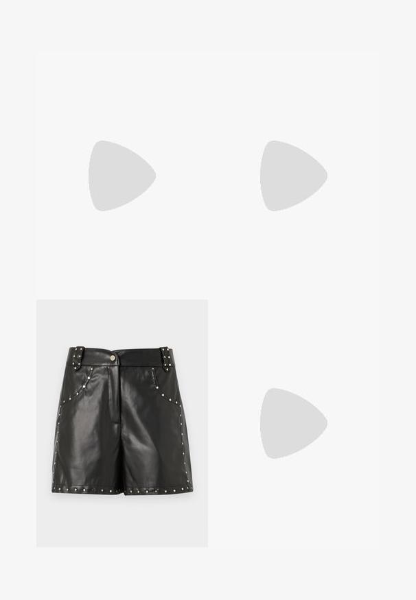 Top noir sans manches avec une texture côtelée, à encolure droite, avec des bretelles fines et une coupe décontractée. Pas de matériel ou de motifs visibles.; Shorts en cuir noir avec des clous en argent le long des poches et de l'ourlet, au toucher lisse et à la coupe ajustée. Détail de taille à boucle.; Pompe à talon haut en cuir noir avec un bout pointu et une texture lisse, présentant un talon élancé et un design minimaliste.; Sac à main en cuir noir avec un design structuré, doté d'une anse supérieure, d'une bandoulière cloutée amovible, et d'un emblème en forme d'abeille dorée sur le devant.