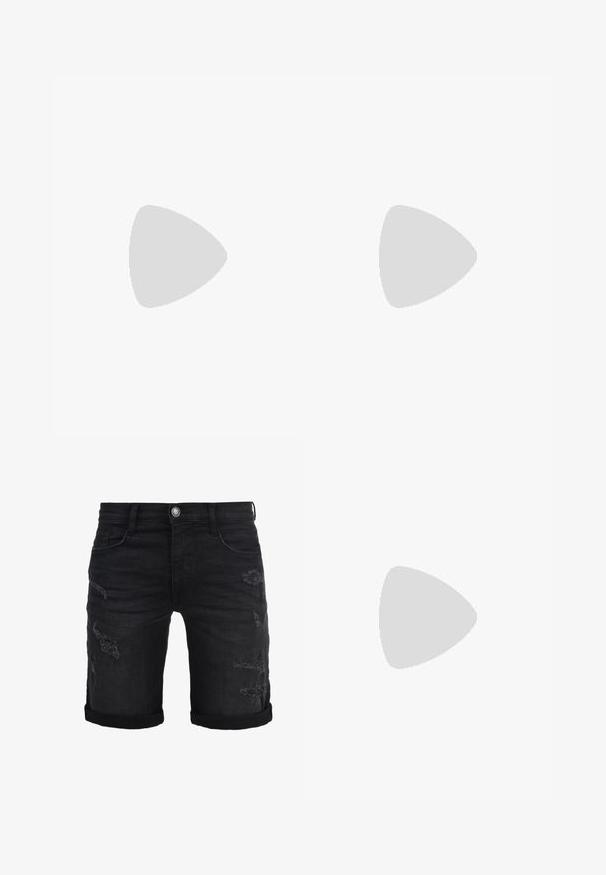 T-shirt rose clair avec un col rond et des manches courtes. Texte de logo noir imprimé sur le devant. Présente une coupe décontractée et une texture en coton doux.; Shorts en denim noir avec ourlets retroussés, présentant des détails effilochés à l'avant. Design classique à cinq poches avec une fermeture à bouton en métal.; Sneaker blanche et beige avec des panneaux en maille et en daim, accents gris, logo rouge et tirant orange. Design à bout rond et semelle rembourrée.; Montre-bracelet en acier inoxydable argenté avec un cadran bleu marine, des index métalliques et un affichage de la date à 3 heures. Résistante à l'eau jusqu'à 50 mètres.