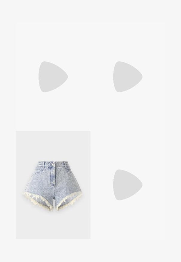 Must have õlgadelt all olev must bodysuit pikade varrukatega, valmistatud siledast venivast kangast; omab allosas stringi lõiget ja minimaalset õmblust.; Heledsinine denim lühikesed püksid, millel on hargnenud serv ja valged aktsendid, ees nööbiga sulgemine ja kaks taga taskut.; Musthave mustika tantsutossud mustast nahast, ümmarguse varbaga, siledast tekstuurist, minimaalse õmblusdetailiga ja paindliku tallakujundusega.; Won Hundred MARSIELLE COMPUTER BAG UNISEX - Sülearvutikott - black