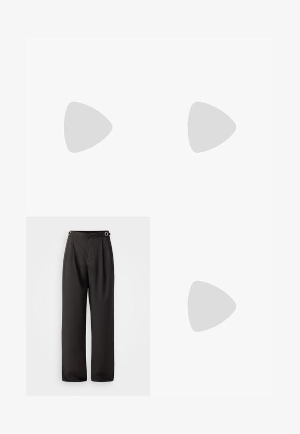 Tre svarte bomull t-skjorter med korte ermer og rund hals, med en jevn tekstur og uten dekorasjoner.; Sorte vide bukser laget av glatt stoff, med høy midje, to sølvfargede spenner i midjen og en plisserte frontdesign.; Brune suede loafers med avrundet tå og såle av lav svart gummi, med en dekorativ stropp og sømdetaljer på overdelen.; Sort skinnegget armbåndsur med et kabinett i sølv rustfritt stål. Den svarte skiven har hvite timeindekser, sølvfargede visere og tre undermeter.