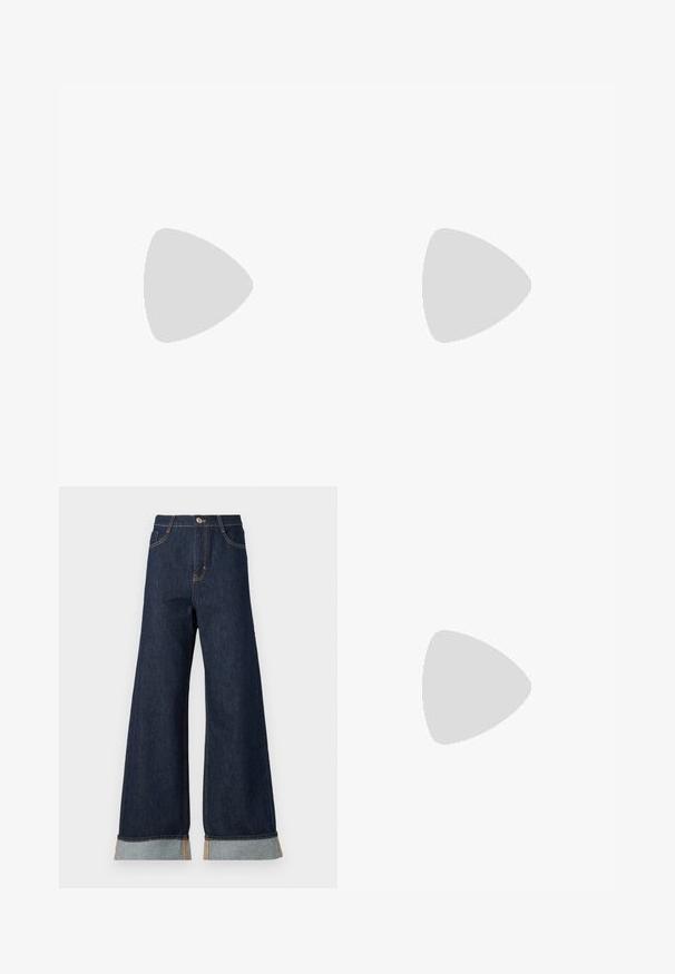 Camisa de mangas longas com riscas brancas e pretas, com decote redondo e textura canelada; design justo ao longo do corpo e das mangas.; Jeans de ganga escura de perna larga com costura laranja, apresentando uma cintura alta, dois bolsos frontais e punhos dobrados que mostram um tecido de contraste azul claro.; Ténis desportivos com um cabedal em pele branca, biqueira em camurça cinza e três riscas pretas. Apresenta um logo azul na língua e uma sola de borracha texturizada.; Óculos de sol pretos, angulares, com lentes cinzas; feitos de plástico, apresentando hastes grossas com uma superfície lisa e sem hardware visível.