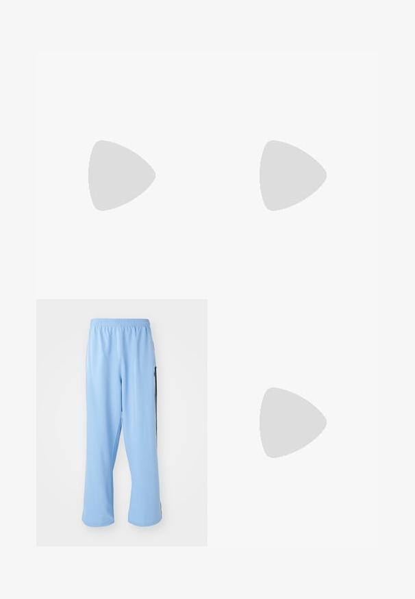 Tricou din bumbac bej cu guler rotund, cu un logo grafic purpuriu și text care spune "ALPHA INDUSTRIES, KNOXVILLE, TENNESSEE, U.S.A."; Pantaloni sportivi bleu deschis, confecționați dintr-un material neted, cu un brâu elastic și dungi laterale negre contrastante.; adidas Originals ADIDAS GAZELLE SHOES - Ghete de fotbal de sală - real madrid/bluebird/footwear white/crew yellow; Ochelari de soare negri cu ramă pătrată, lentile întunecate și un accent cu logo auriu pe braț. Material plastic neted cu finisaj mat.