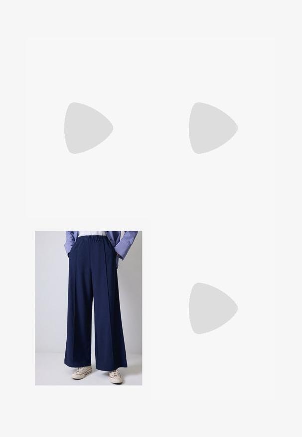 Sininen urheiluvaatteiden rintaliivi, joka on valmistettu joustavasta kankaasta. Sen ominaisuuksiin kuuluu pyöreä kaula-aukko, leveät hihnat ja alempi elastinen nauha, jossa lukee hopeakuvioisena "7 DAYS ACTIVE".; Meri wide-leg trousers navy dengan pinggang elastis, dilengkapi saku samping dan tekstur kain yang halus. Dipadukan dengan sneakers putih.; Musta sandaalit, jotka on valmistettu sileästä materiaalista. Niissä on kolme säädettävää hihnaa, joissa on kultaiset soljet, ja litteä pohja, jossa on pystypintainen pito.; Ruskea nubuk-olkalaukku, jossa on kaksi pitkää hihnaa, naru- ja minimalinen sulkemismekanismi. Tasainen pinta ja ei näkyviä metalliosia.