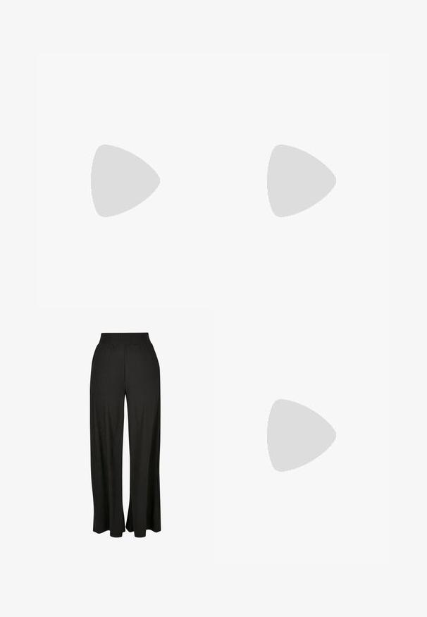 Camiseta negra de algodón con un diseño gráfico colorido que presenta plantas y formas. Manga corta y cuello redondo. Logotipo de la marca visible.; Pantalones anchos negros con textura de canalé vertical y cinturilla alta elástica. Incluye bolsillos laterales y diseño de tela fluida.; Zapatilla deportiva negra con un diseño elegante, que presenta un acabado brillante, acentos blancos, paneles de malla para transpirabilidad y una correa de velcro.; Gafas de sol negras rectangulares con lentes oscuros y montura gruesa mate. Las varillas son ligeramente cónicas con una textura suave.