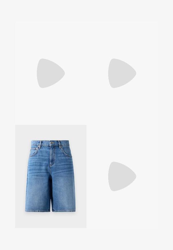 Jachetă din piele neagră, scurtă, cu mâneci scurte, butoane aurii și două buzunare în față. Textură netedă și design clasic al gulerului.; Șorturi din denim de culoare albastru deschis, cu talie înaltă, design cu picioare largi, cinci buzunare și detalii cusute pe margini.; Sandale negre cu toc înalt, cu mai multe curele înguste, design slingback și un accent argintiu pe toc. Material superior neted și toc pătrat.; Geantă de mână neagră cu o textură netedă, având o curea din lanț auriu, închidere cu fermoar și un emblema decorativă aurie pe față.