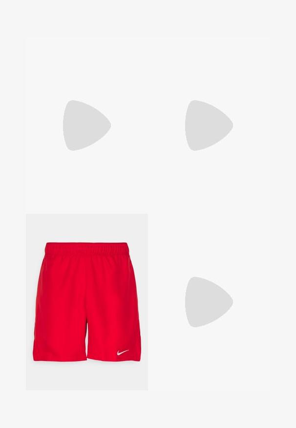 Hvit ermeløs sportstrøye med svart kant, rød Nike swoosh og et rødt "90" inni en sirkel i midten foran.; Røde treningsshorts med elastisk midjebånd, laget av lett materiale. Har en liten sølvfarget Nike-logo nederst til venstre.; Nike treningstøvel i hvitt med svart swoosh. Har en høy-top design, teksturert overdel og en slitesterk gummisåle.; Svarte sportssolbriller med full omramming, med gradient røde linser og distinkte utskjæringer i rammen.